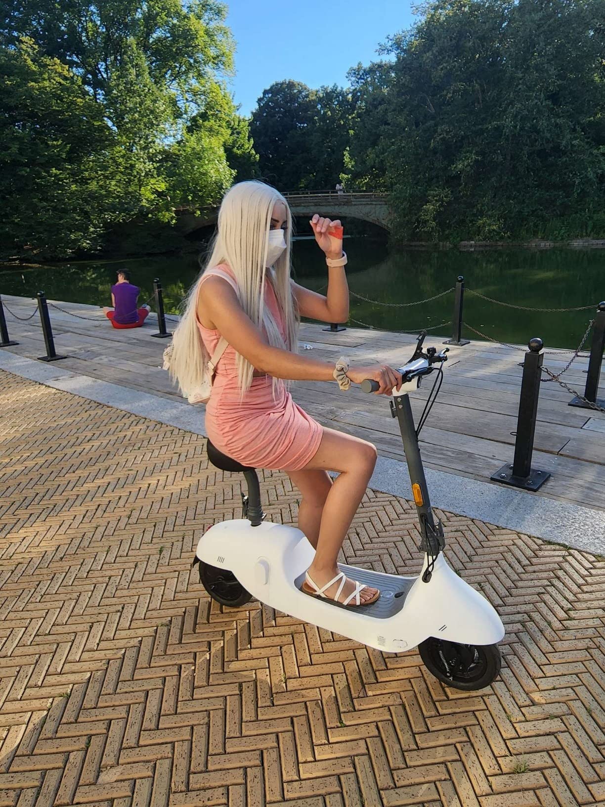 【Sports&Outdoors】Electric Scooter with Seat, Up to 25-34 Miles Range & 15.5MPH