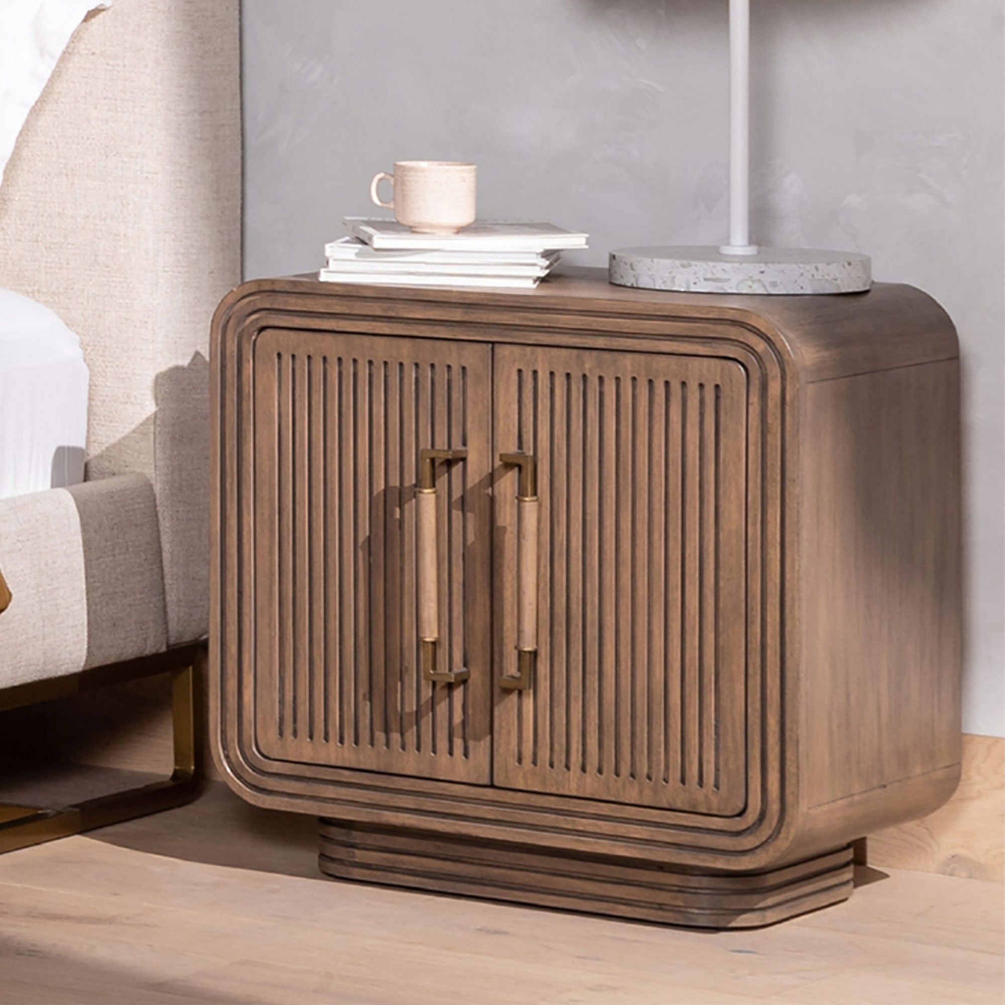 【Furniture】Grooved Base Nightstand (25")