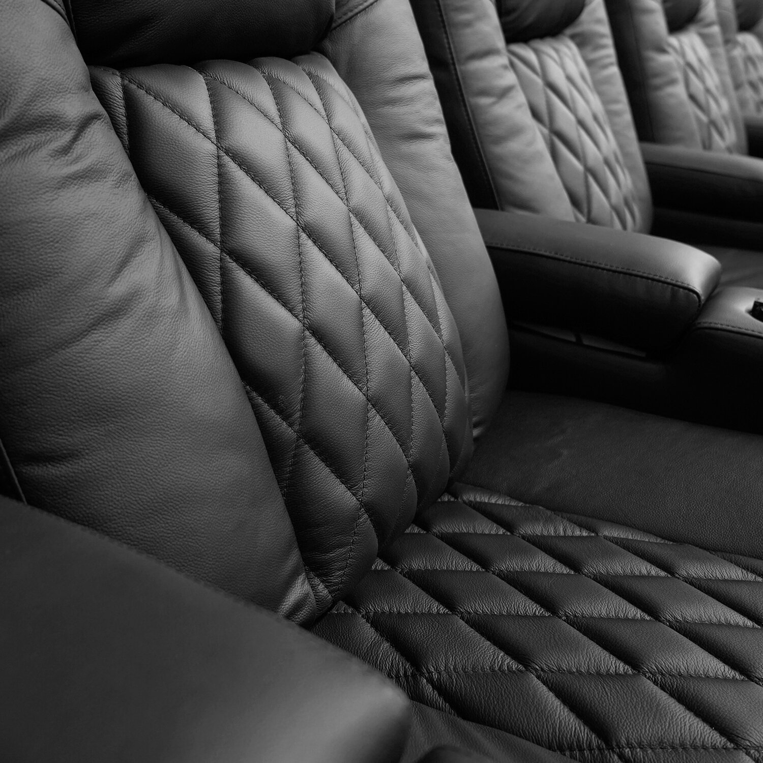 【Furniture】Tuscany 68.25'' Wide Genuine Leather Home Theater Seating with Cup Holder